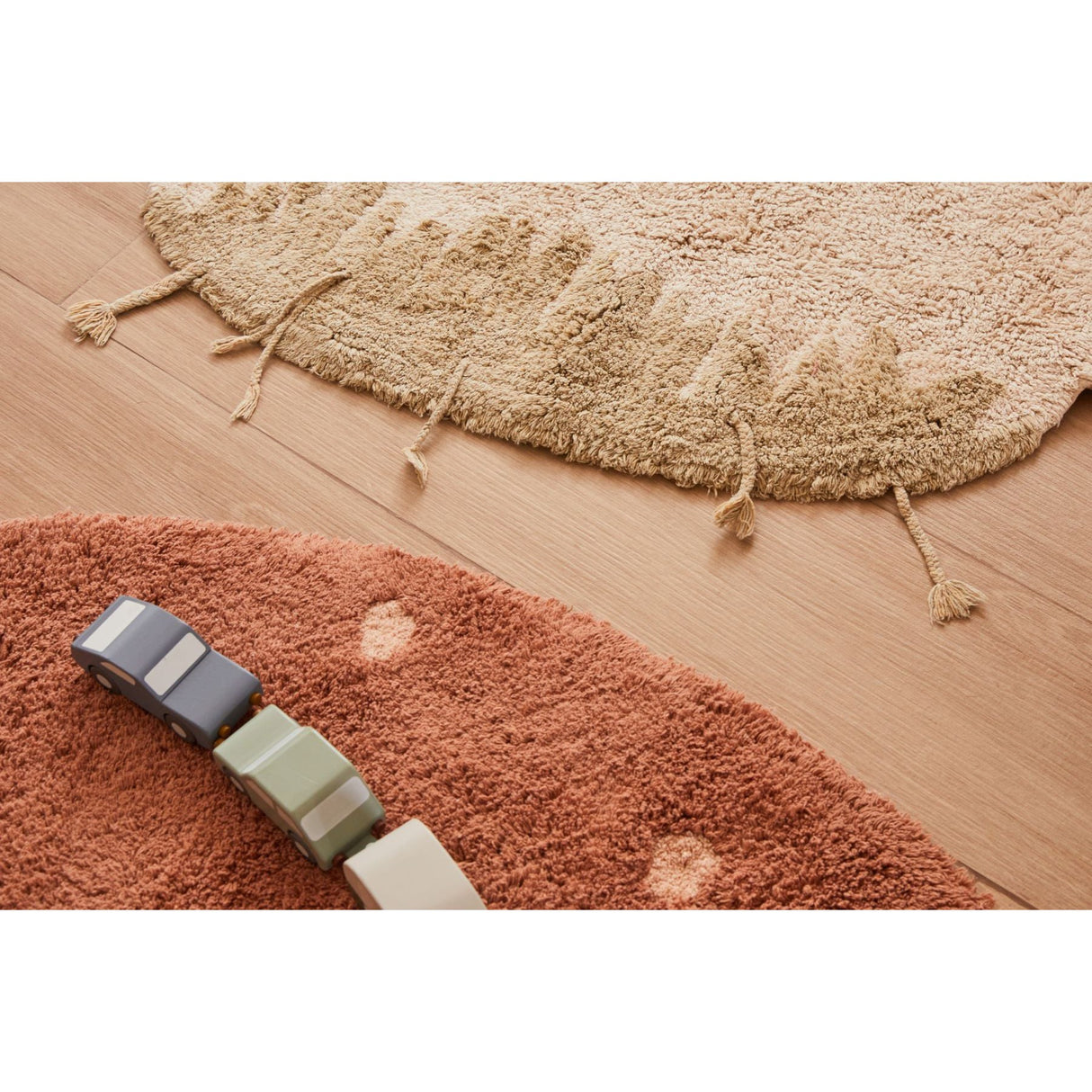 Round Dot Chestnut Washable Rug