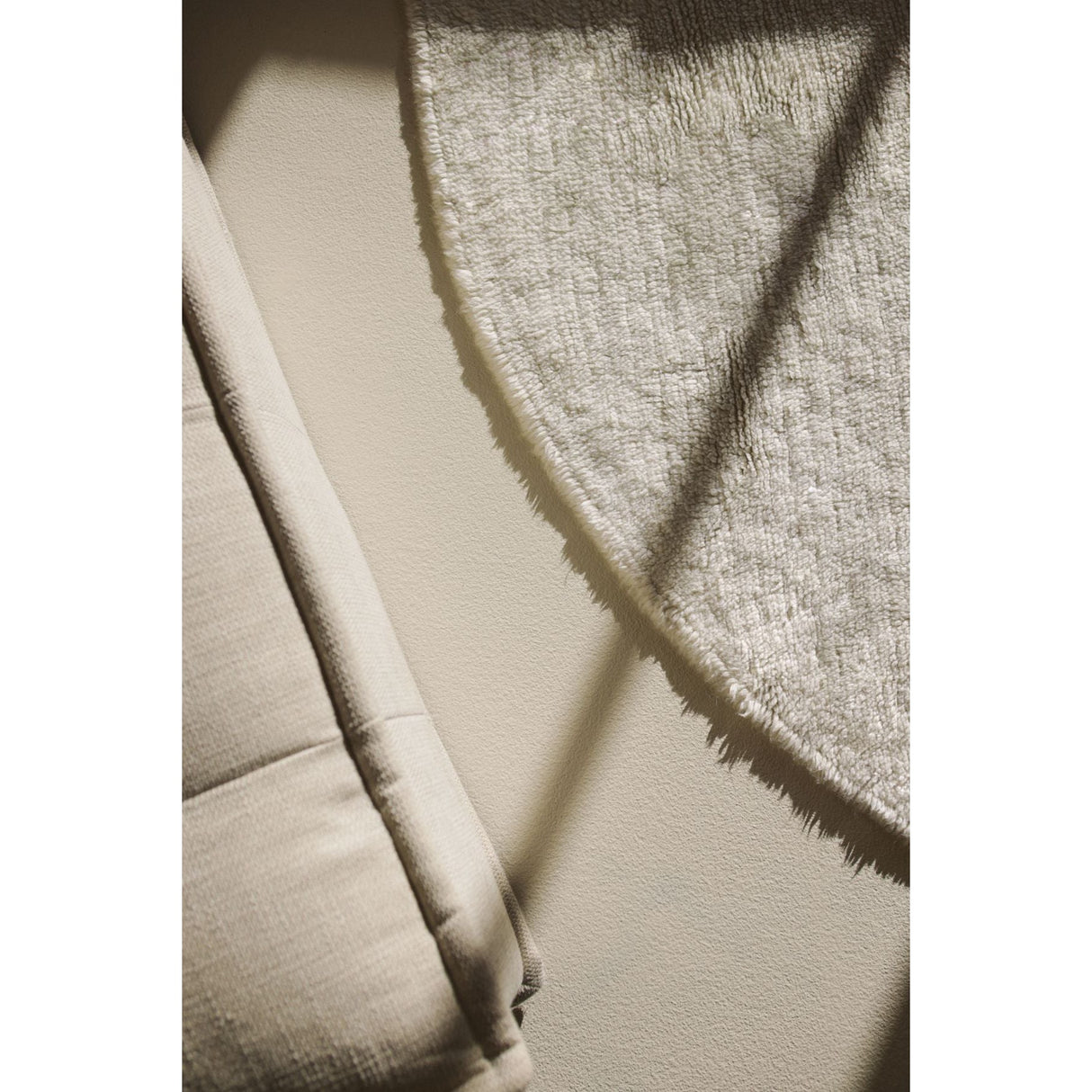 Silhouette Round Natural Woolable Rug