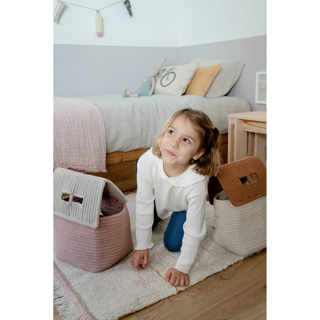 Eco-City Vintage Nude House Basket