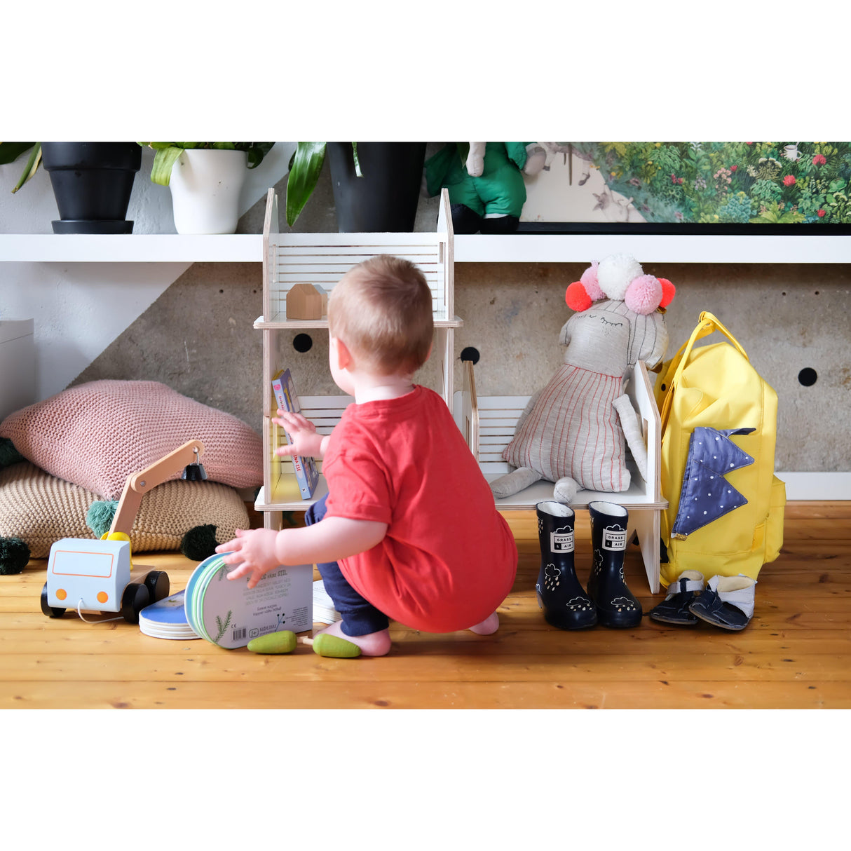 Rugs by Roo | Lakaluk Wooden Kids' Chair Dollhouse Shelf-1119