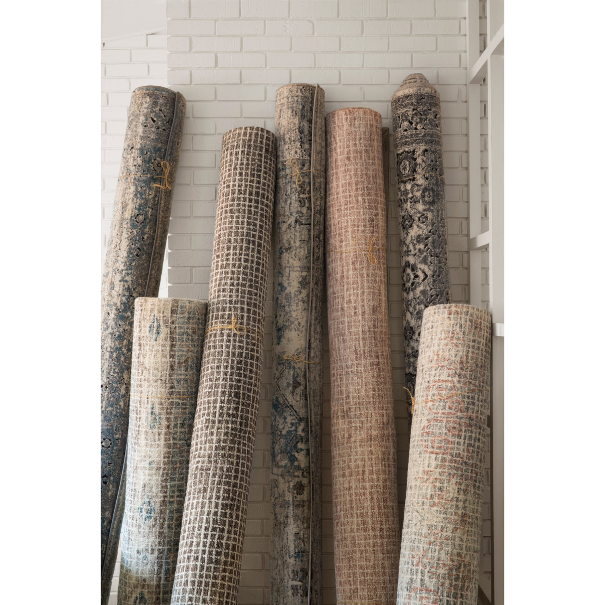 Rugs by Roo Loloi Giana Charcoal Area Rug in size 9' 3" x 13'