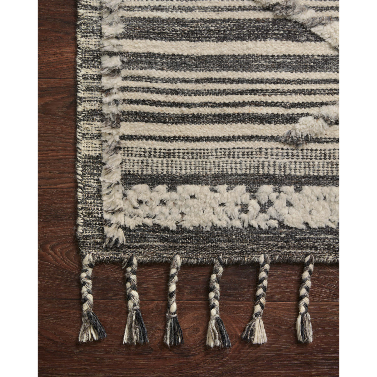 Rugs by Roo Loloi Iman Ivory Charcoal Area Rug in size 4' 0" x 6' 0"