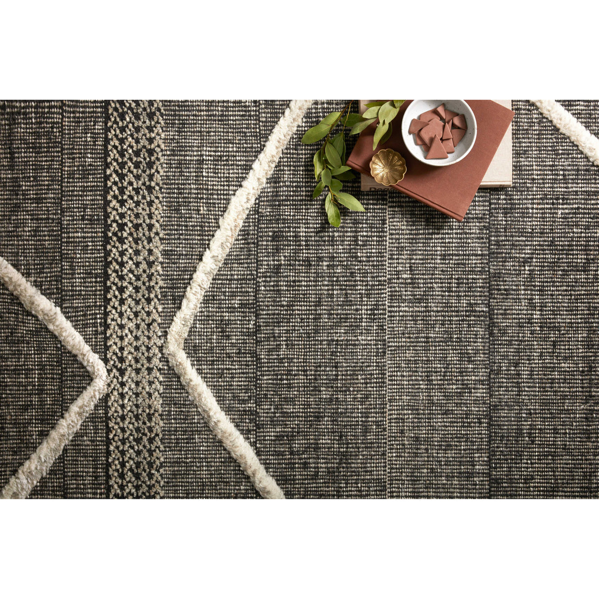 Rugs by Roo Loloi Iman Beige Charcoal Area Rug in size 4' 0" x 6' 0"