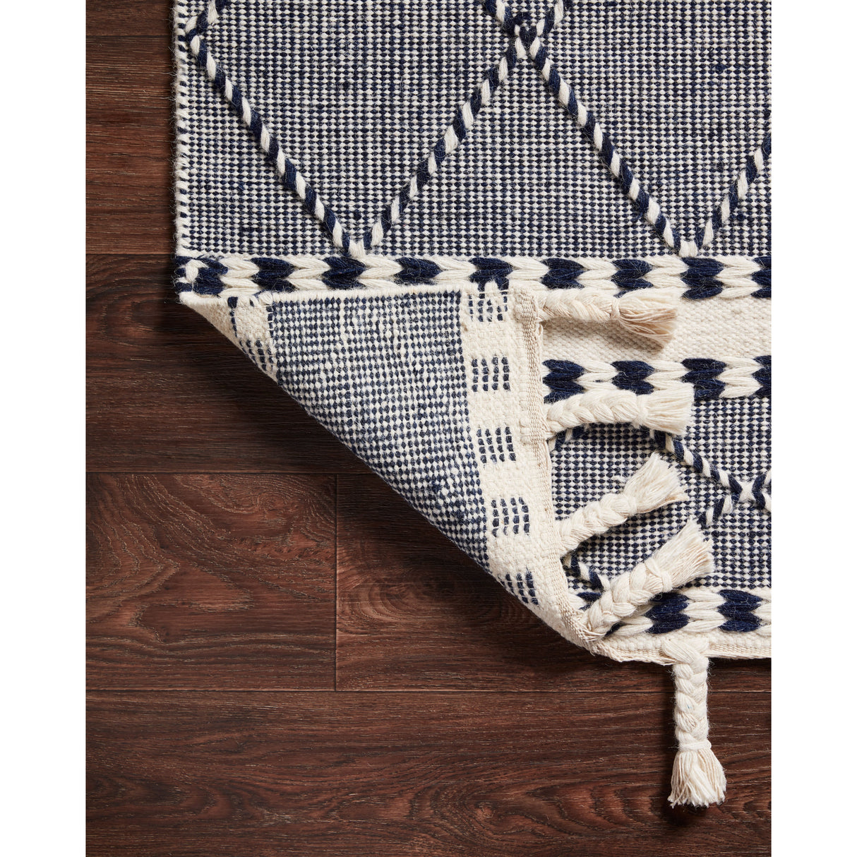 Rugs by Roo Loloi Sawyer Navy Area Rug in size 7' 6" x 9' 6"