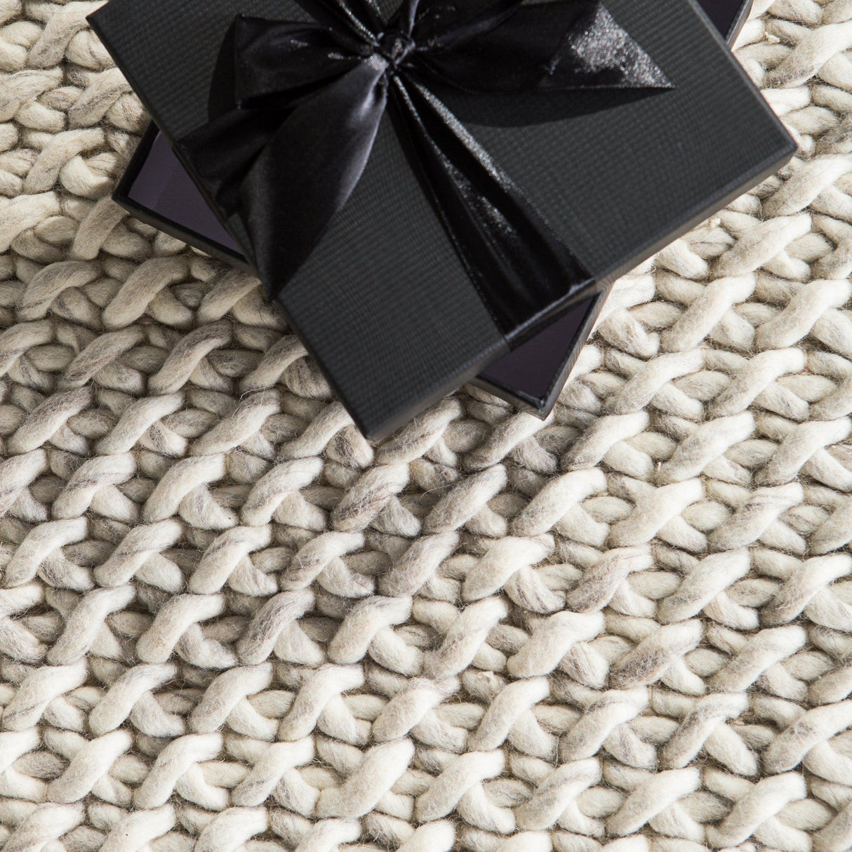 Rugs by Roo | Jaipur Living Alta Handmade Solid Gray White Area Rug-RUG108312