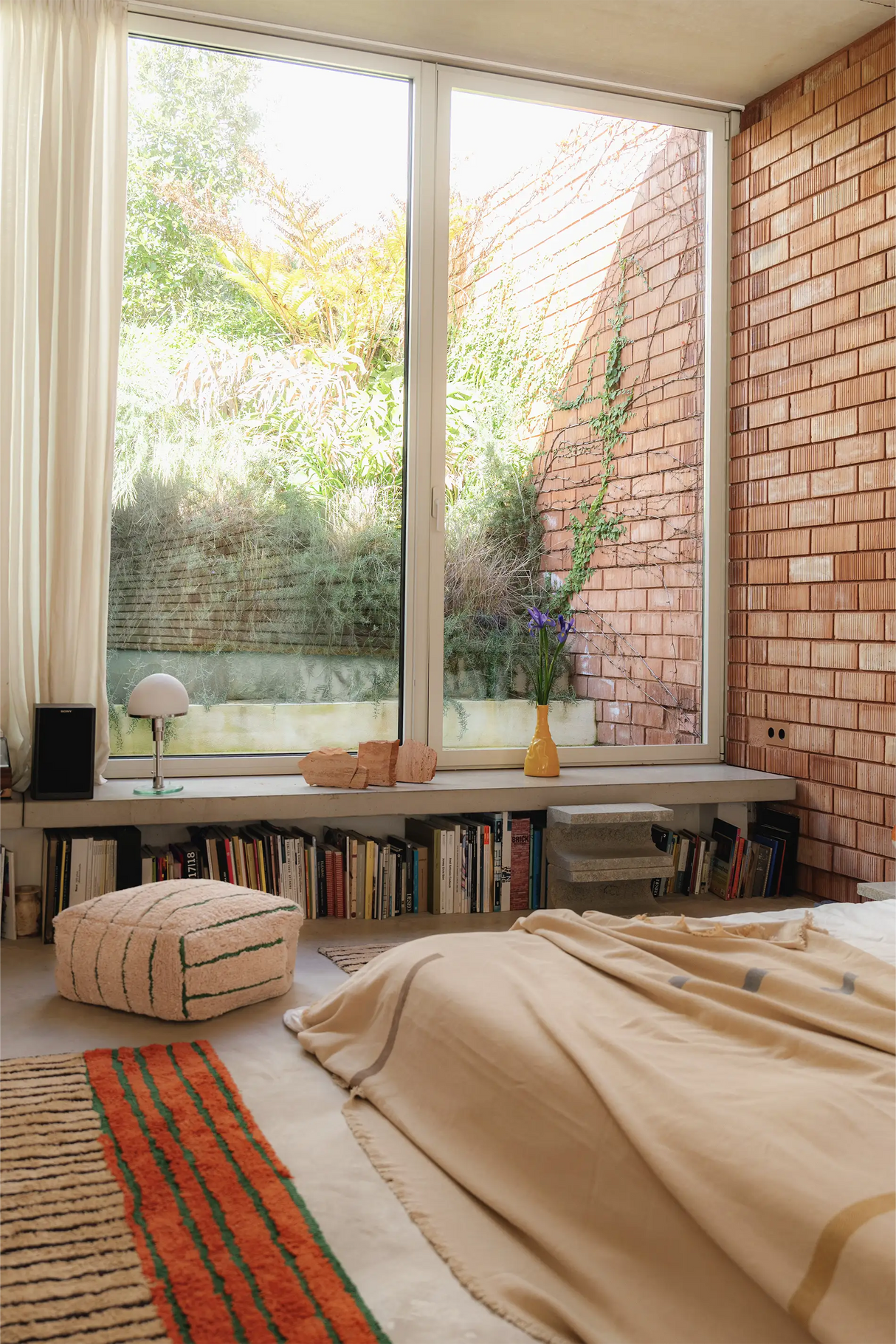 Lines Rose Pouf