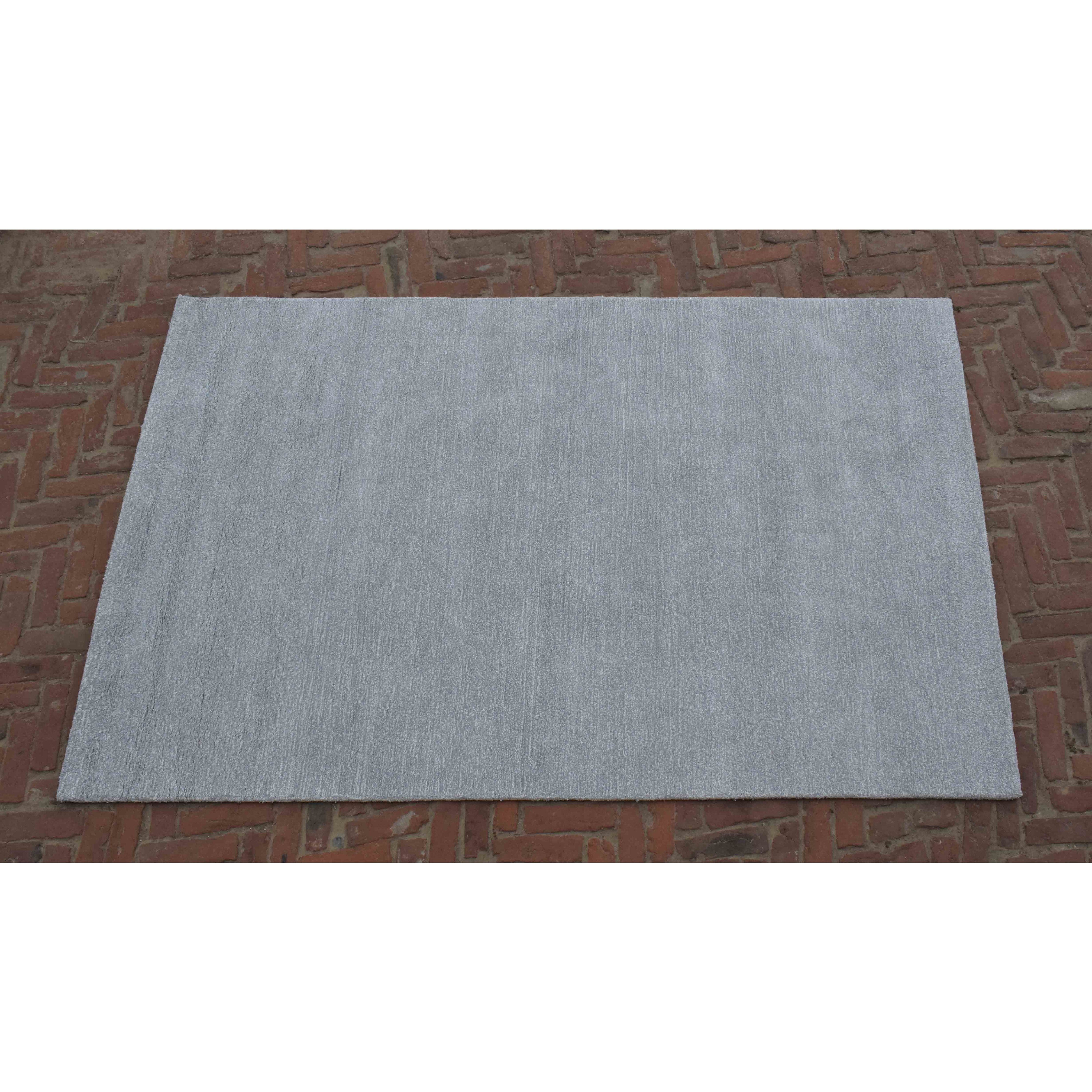 Quality Latex glue for custom rugs and rug fabrication